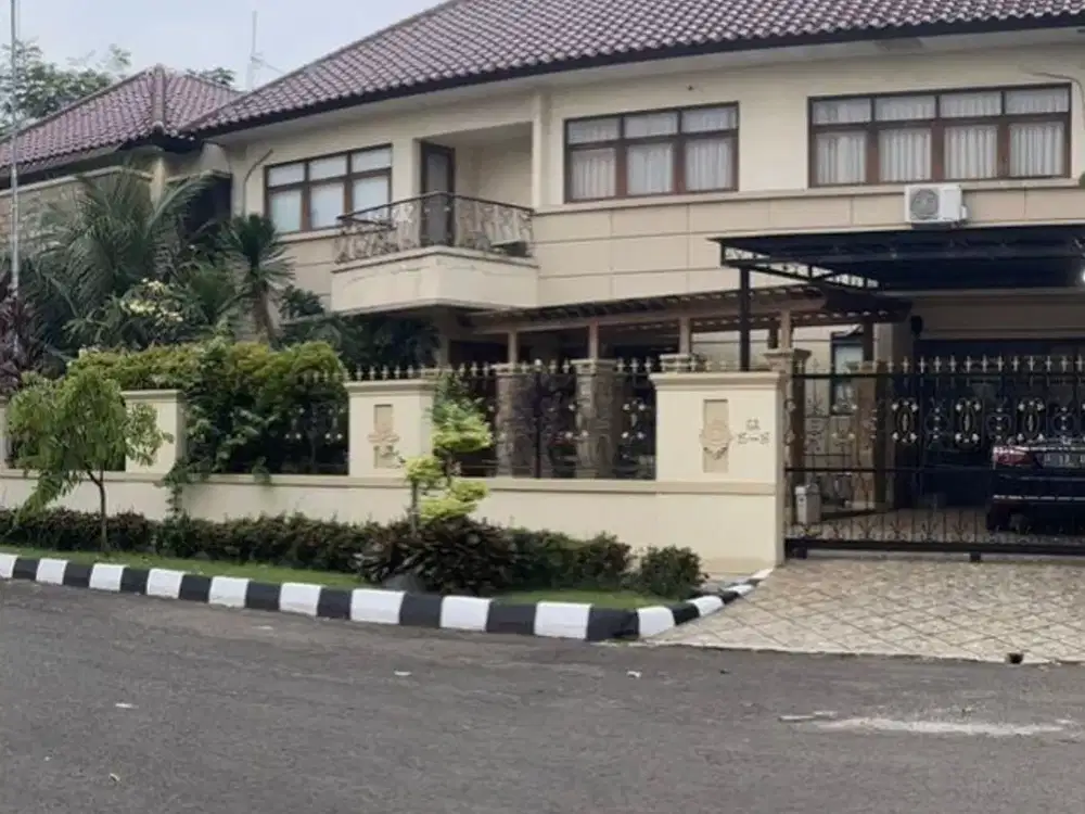 Rumah Mewah Islamic Village Tangerang LT 650m² Kolam Renang SHM Harga 8,5 M