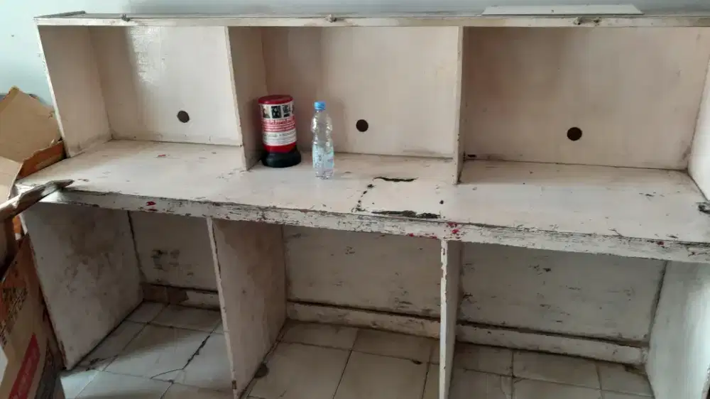 Meja bekas warnet