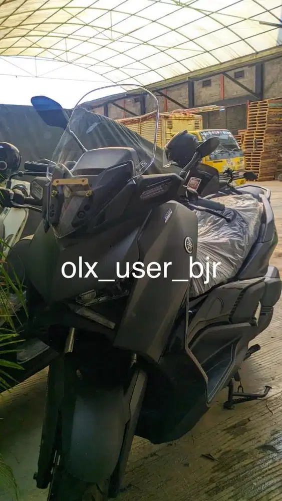 0 KM Barang hadiah Yamaha xmax connected black/hitam