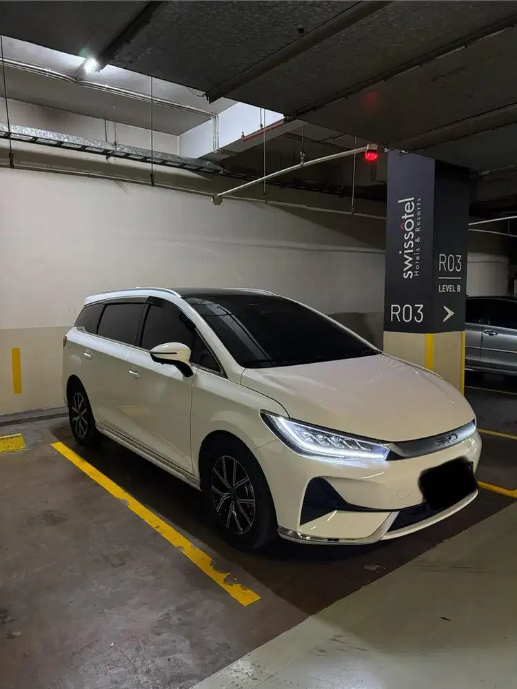 BYD M6 nik 2025 (over kredit)