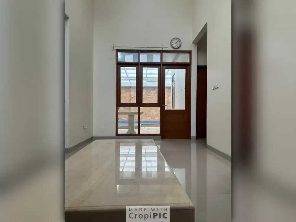Rumah Modern dengan Private Swimming Pool di Kemang Pratama Bekasi
