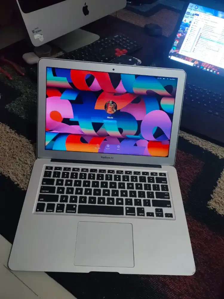 Apple Macbook Air 2017 intel Core i5 Ram 8Gb SSD 128Gb Siap Pakai