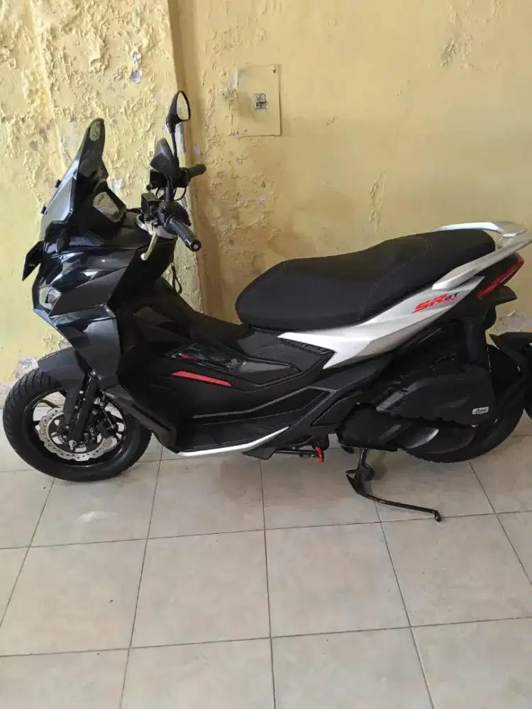 Aprilia SR GT200