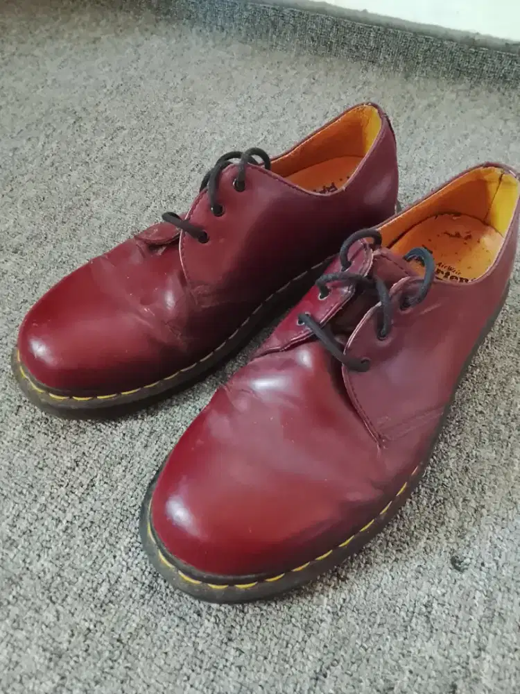 Docmart merah maroon 42