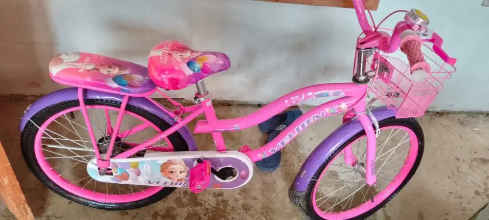 Sepeda Anak warna Pink Lucu