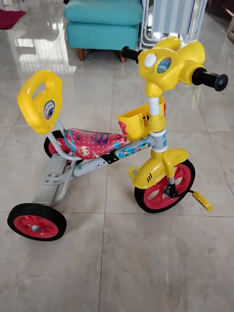 Dijual sepeda bekas anak roda tiga