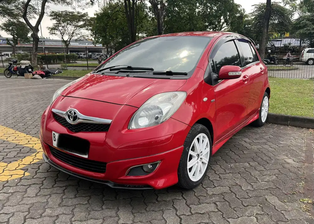 Toyota Yaris J Manual 2011 Merah