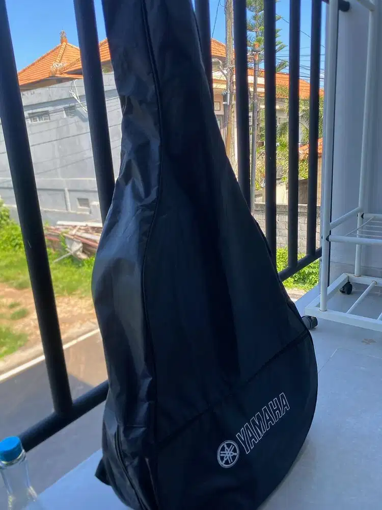 Gitar akustik elektrik YAMAHA APX600