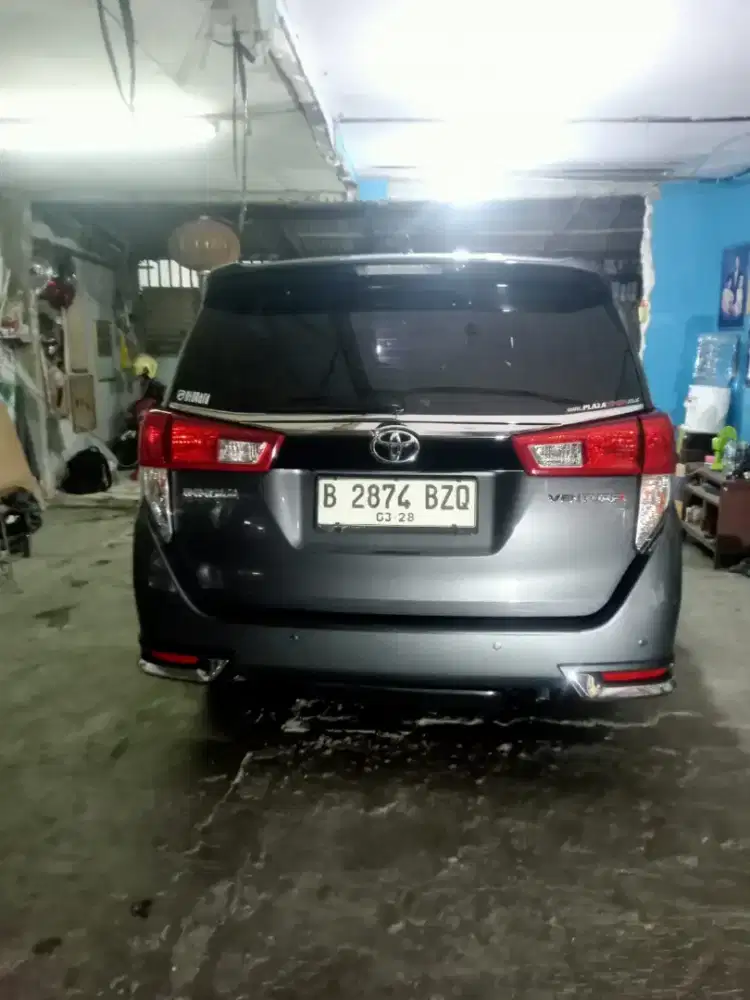 TOYOTA  INNOVA VENTURER  AT. 18.