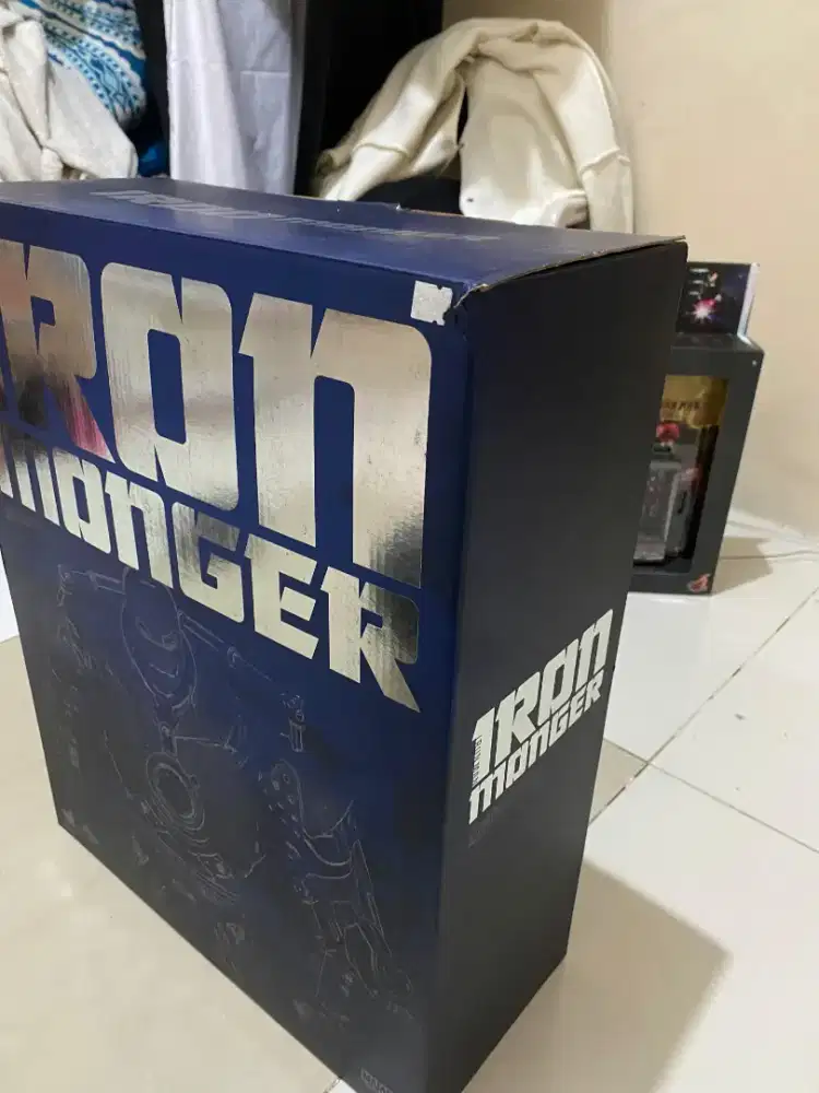 HOT TOYS IRON MONGER