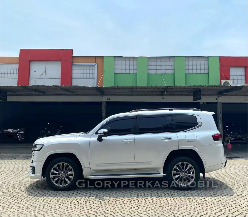 Toyota Land Cruiser 300 VXR 2023/ 2024 KM 5rb ANTIK Toyota LC300