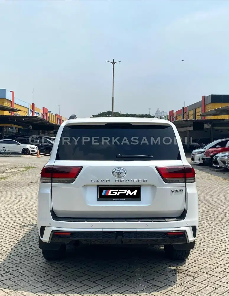 Toyota Land Cruiser 300 VXR 2023/ 2024 KM 5rb ANTIK Toyota LC300