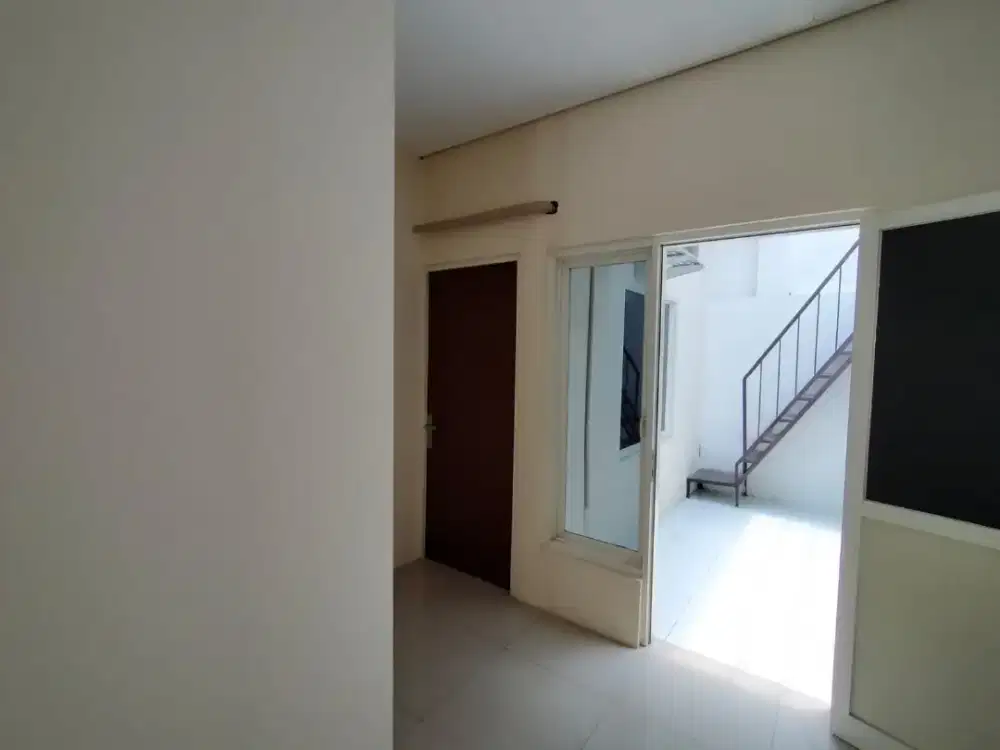 SEWA RUMAH SIAP HUNI STRATEGIS DARMO INDAH DEKAT TOL MAYJEND SATELIT
