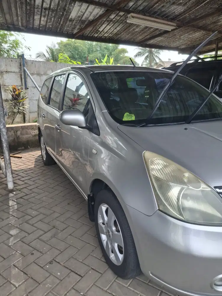 Nissan Livina 2010 Bensin