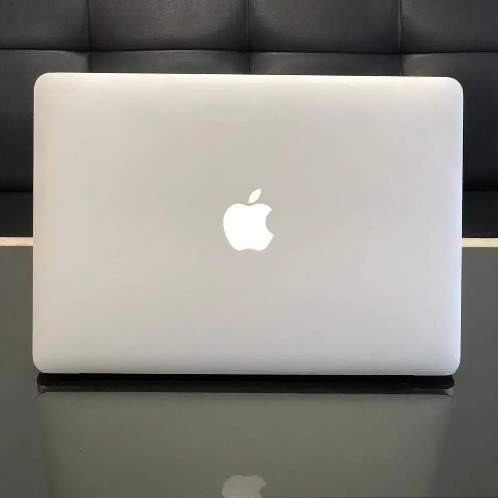 Apple MacBook Air Early 2015 13inch Core i7 8GB// 256GB Normal
