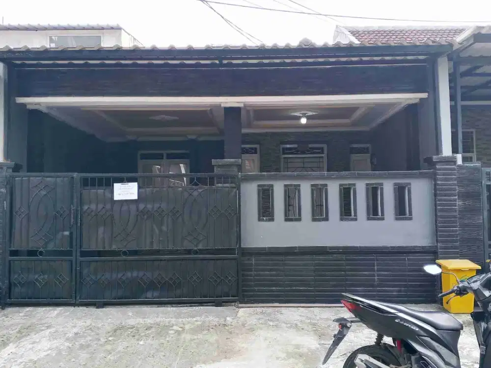 Disewakan rumah dijalan utama