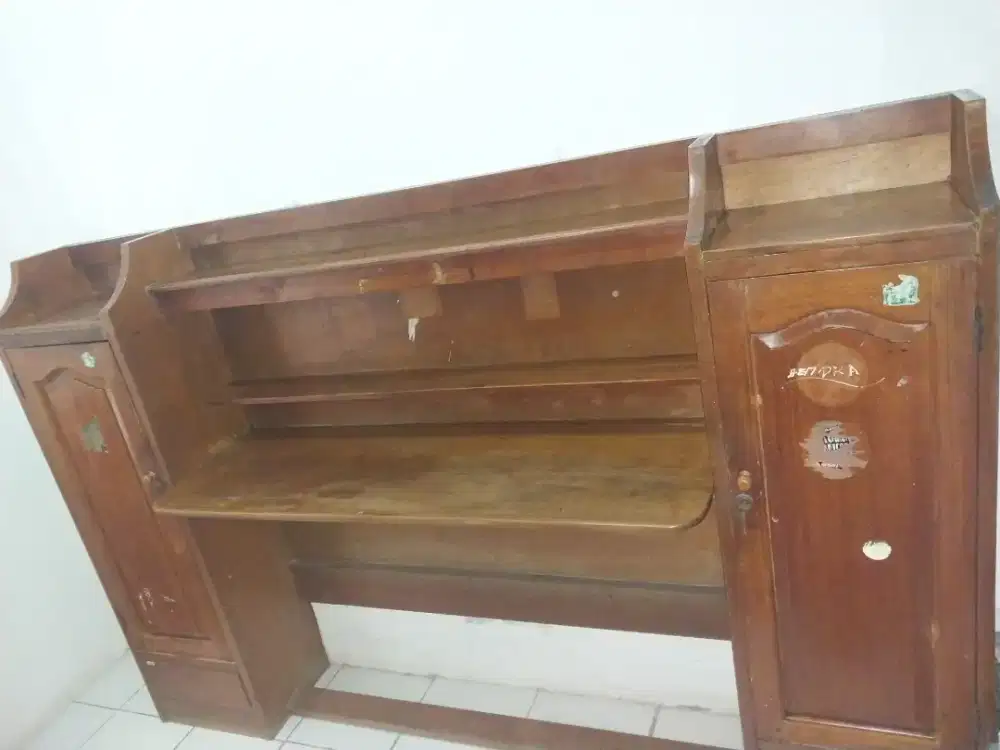 Meja Belajar Kayu Solid (Butuh Kosongkan Ruangan)