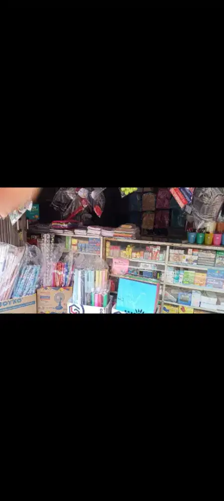 karyawan toko buku