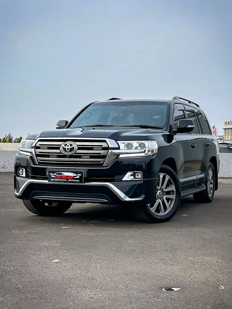 LIKE NEW!!! TOYOTA LAND CRUISER VXR 200 4X4 (2017)