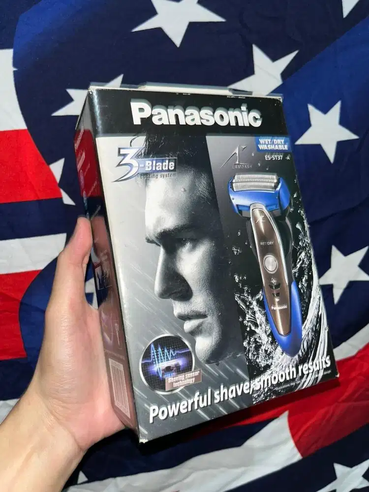 Panasonic ES-ST37 Wet/Dry dengan teknologi sensor jenggot.