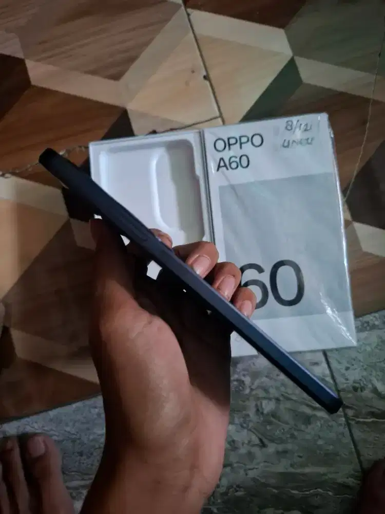 Di jual cepat hp oppo A60 8/128