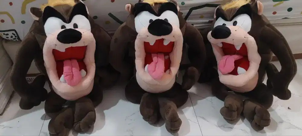 CUCI GUDANG BONEKA TAZMANIAN