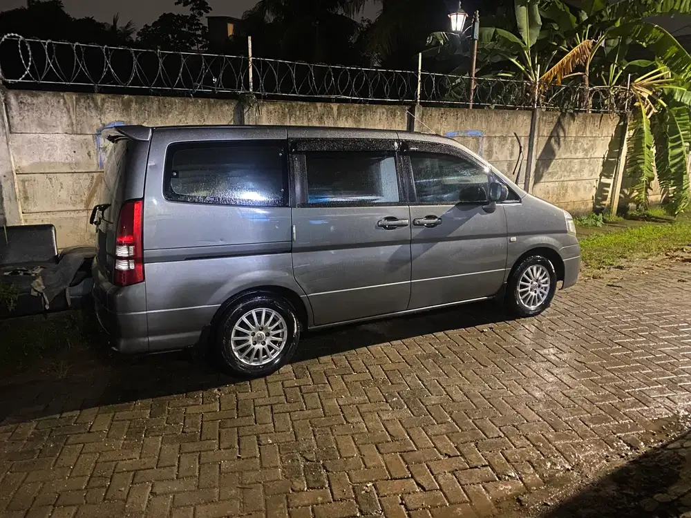 Nissan Serena 2010 Bensin