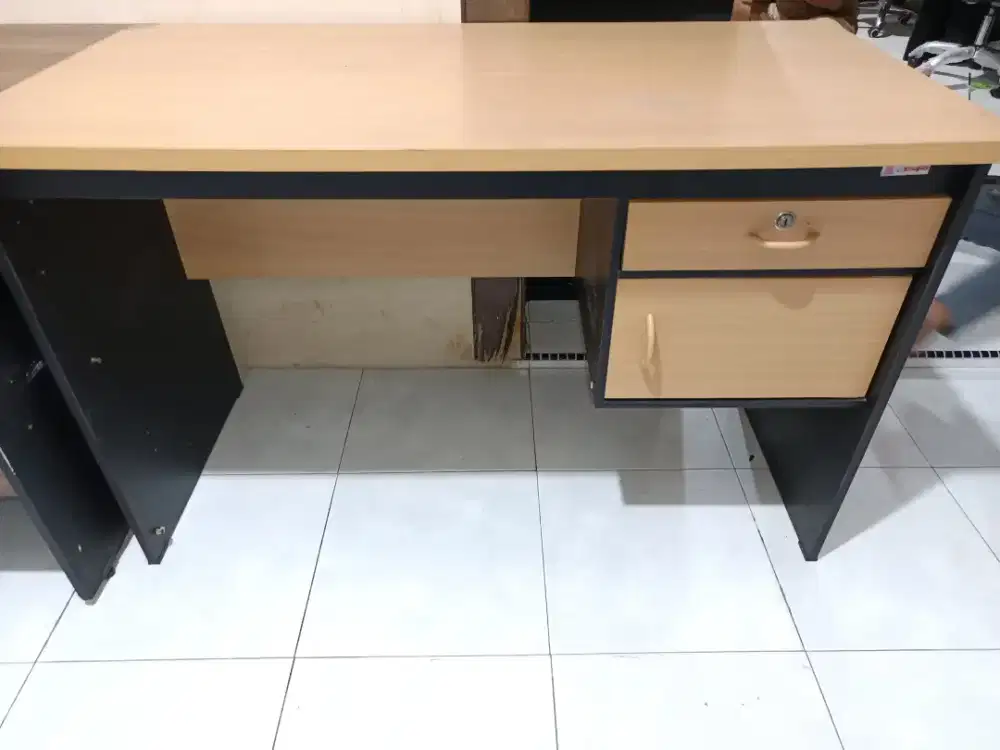 Jual murah meja kantor seken