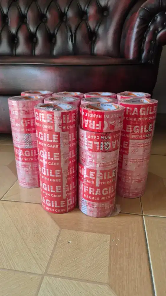 Lakban fragile ada 10 roll