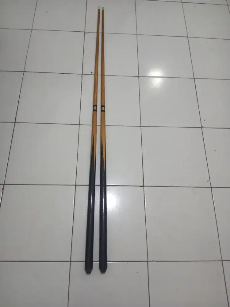 2 buah stick biliar patah dua