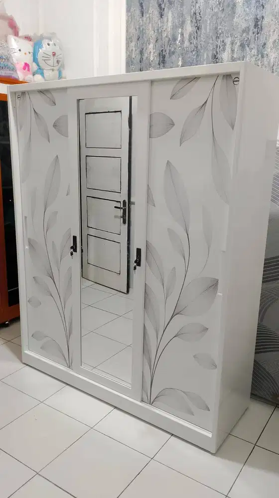 lemari plat besi 3 pintu
