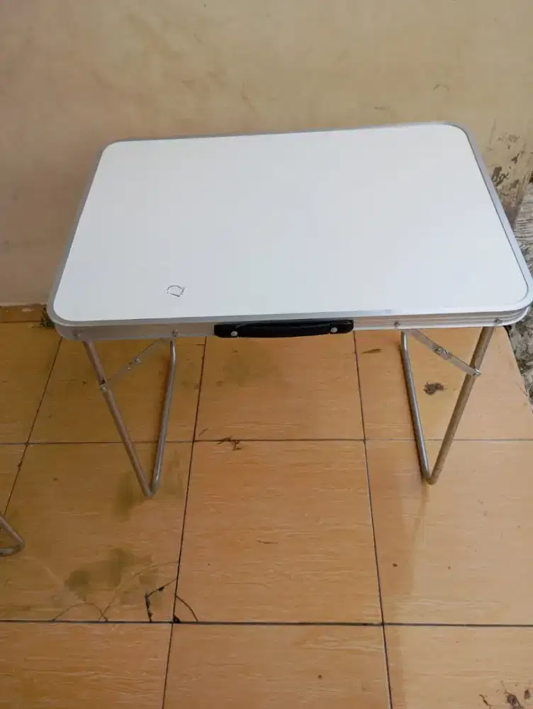 Meja Lipat Kaki baru minus