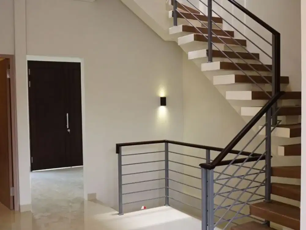 Rumah Modern 3 Lantai Sunter Bisma Jakarta Utara