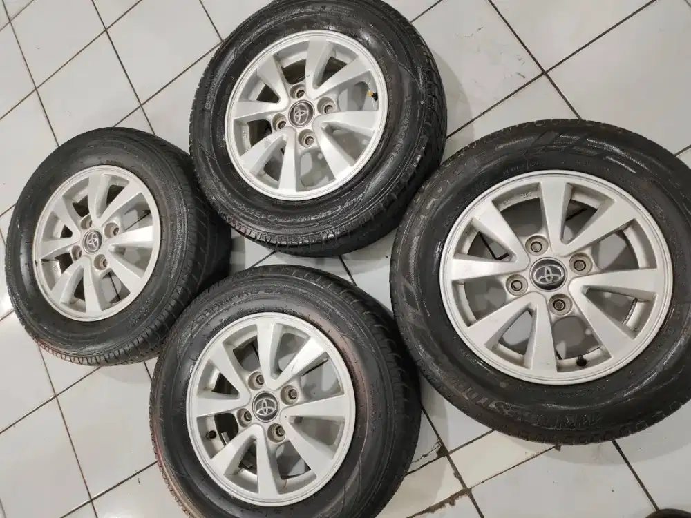 Velg OEM dan Ban Avanza G 2016 R14 Original