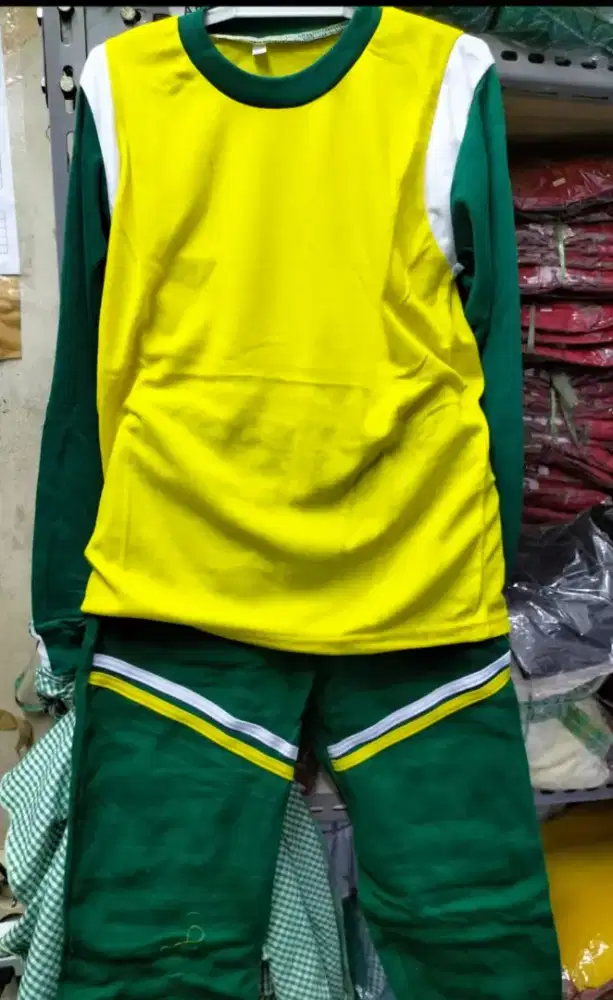 Setelan olahraga TK