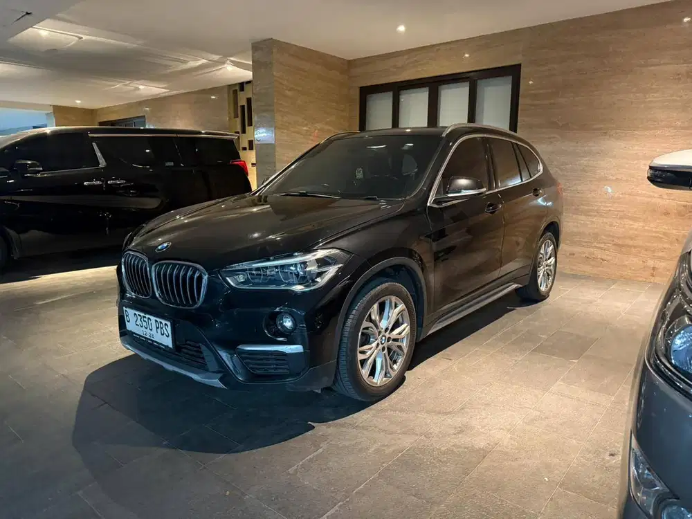 BMW X1 sDrive18i 2018 Hitam Black 2017 2019 BMW X1