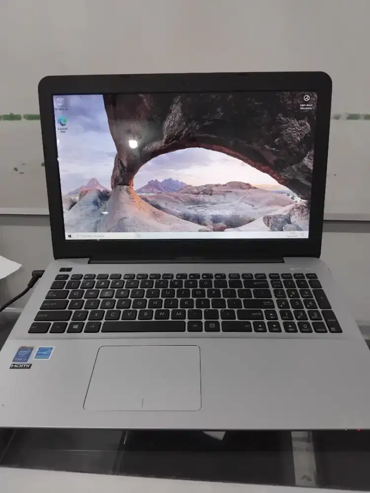 Asus X555L 
intel core i3 gen 5
ram 6gb
hdd 500gb