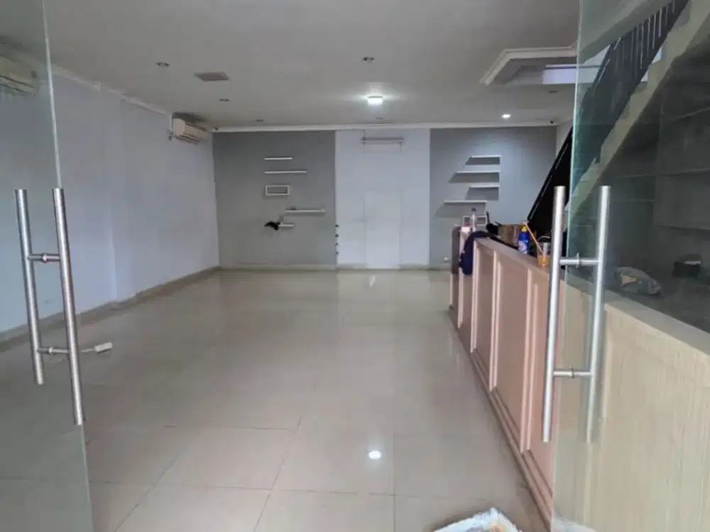 Ruko Grand Boulevard Harapan Indah – Sudah Ada Pintu Kaca & Kanopi