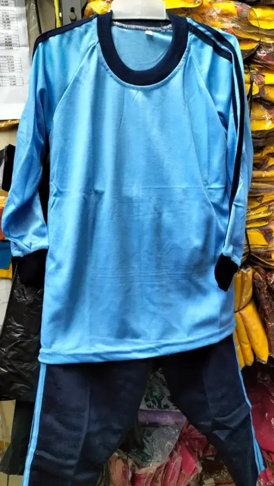 Setelan olahraga TK