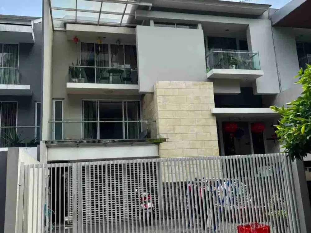 Dijual cepat Rumah 2.5 lantai di Citra Garden 6, Kalideres, Jakarta Barat.