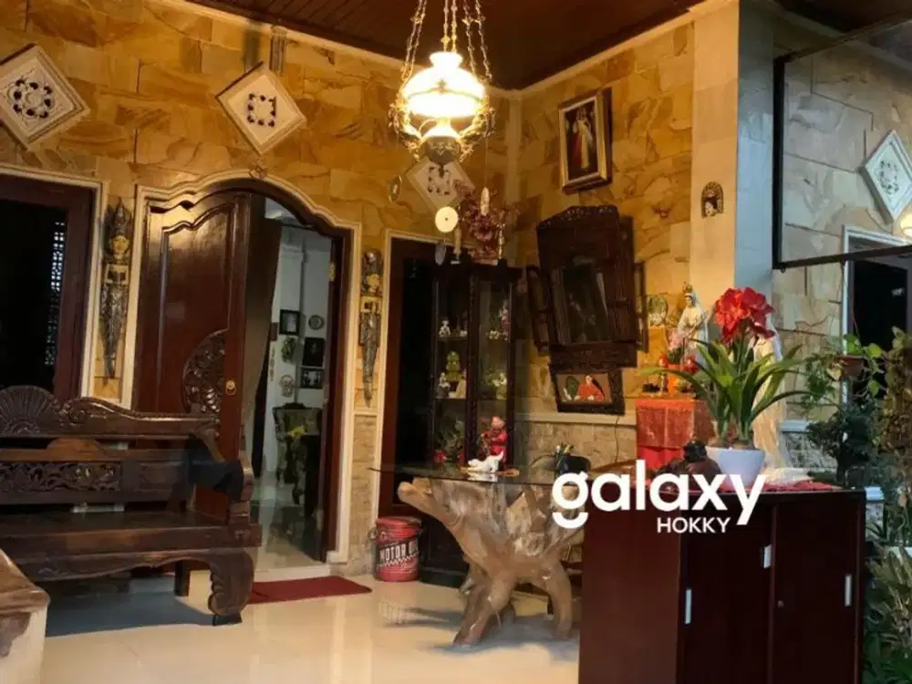 DIJUAL RUMAH STRATEGIS 2 LANTAI DI CEKOMARIA DENPASAR