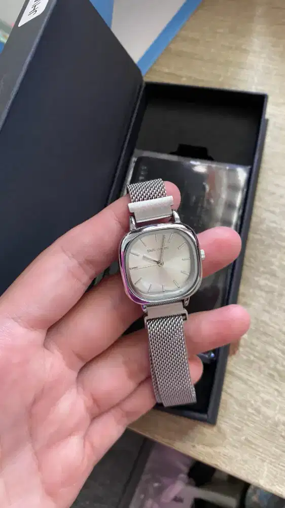 Jam tangan wanita