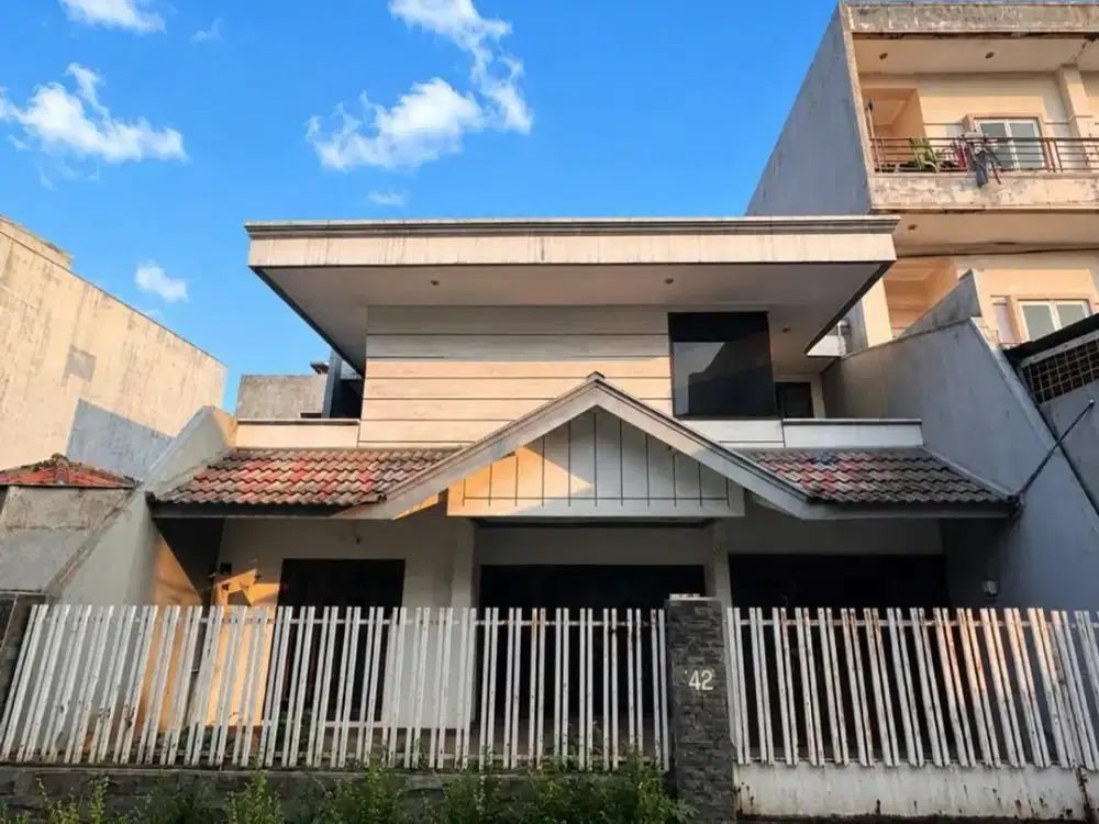 ANA RUMAH HITUNG TANAH UK 10X20M DI JELAMBAR
