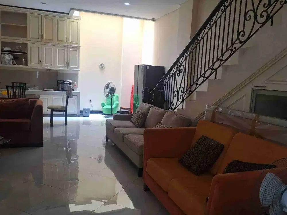 Rumah 2½ lantai Bebas Banjir Siap Huni