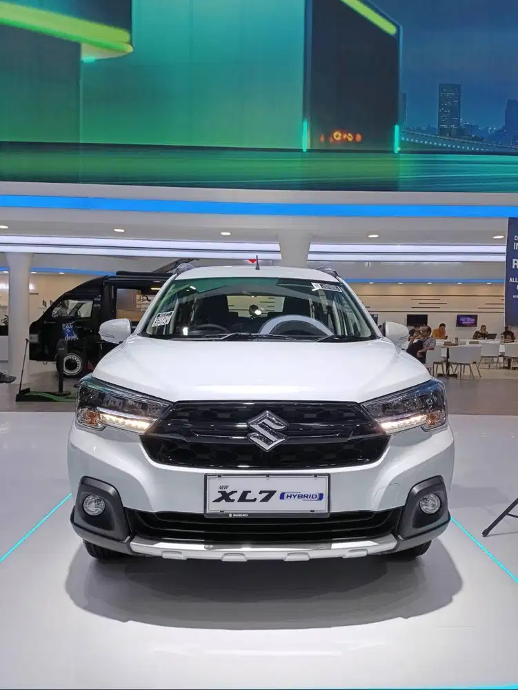 Suzuki XL7 – SUV Paket Lengkap, Siap Gas Luar Kota!