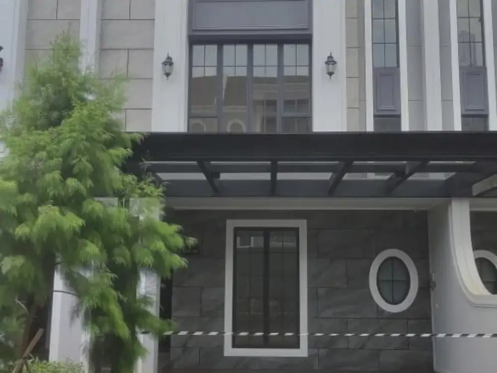 Rumah Mewah Classic 3 Lantai Jakarta Timur – Dekat Transjakarta, KRL & Tol