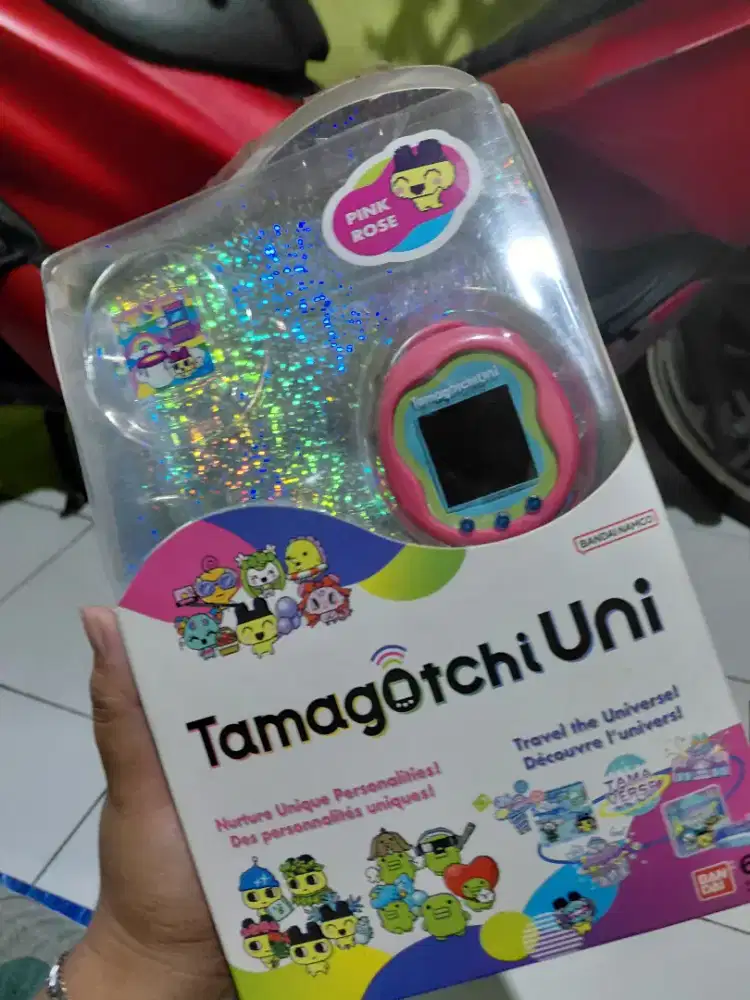 Tamagotchi UNI pink rose original banfai USA version