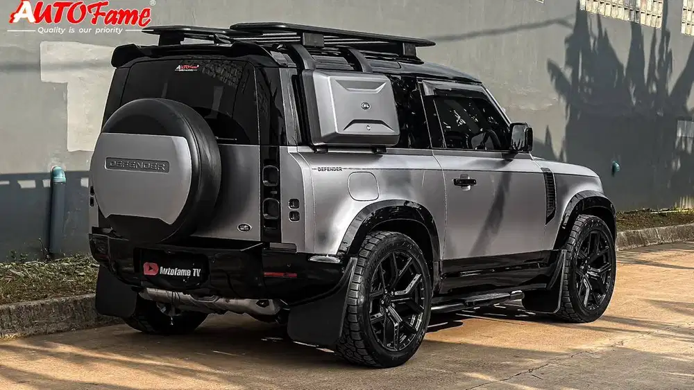 Land Rover Defender 90 P300 SE 2.0L Urban Package R22 NIK 2021