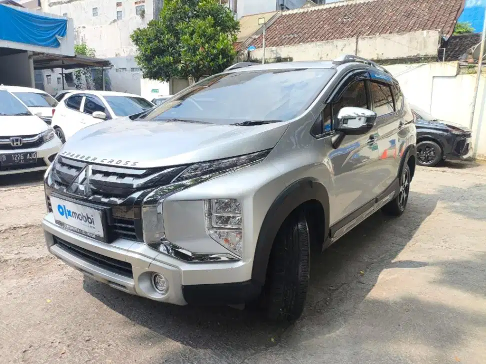 LOW DP Mitsubishi Xpander 1.5 Cross Premium Package Bensin-AT 2019 VZD