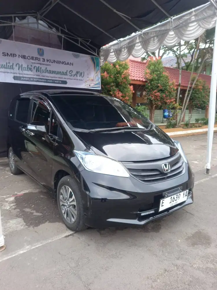 Mobil Honda Freed 2013